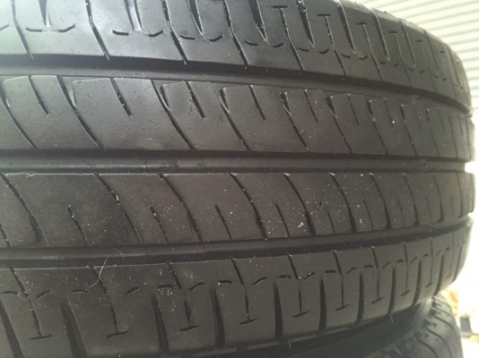 ขายยาง Michelin 205-70-15 ปี12 ดอกหนาจัด90\% ใช้งานได้ยาวๆ