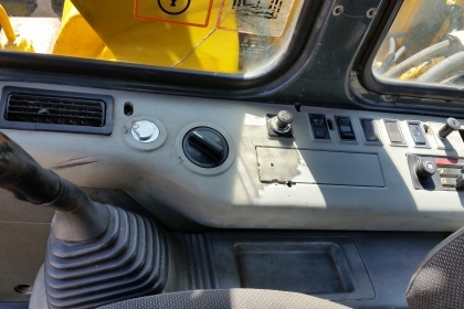 ขายด่วนรถแม็คโคร KOMATSU PC130-6K ซีเรียนสูงชั่วโม่งน้อยมีลายหัวแทก รถนอกนำเข้ายังไม่เคยใช้งานในเมืองไทยเลย