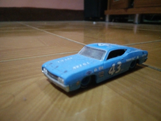 โมเดลรถเหล็กยกชุดรถมะกัน