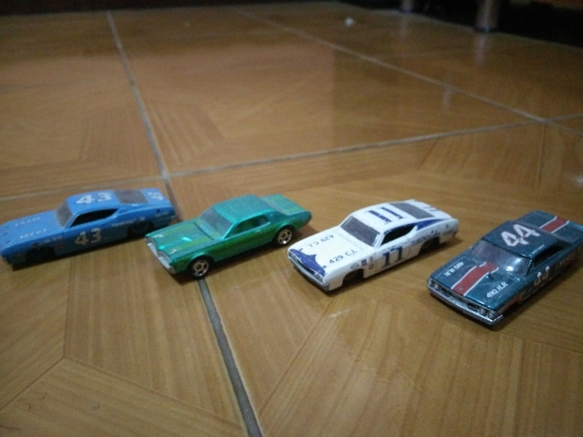 โมเดลรถเหล็กยกชุดรถมะกัน