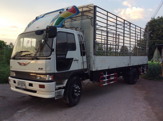 HINO6ล้อ (FF3H)195 แรง ยาว 7.2ม.เครื่องดี ยางดี ครัทซีสวย แอร์พร้อม กระจกไฟฟ้าขาย 650,000 บาท (ศุภากร 081-1903107 , 081-4252943)