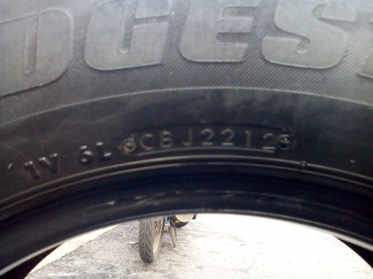 ขายเศษยาง 1 เส้น เอาทำยางอะไหล่ หรือเปลี่ยนใส่รถได้ ยี่ห้อ Bridgestone Duravis R611 205/70/R15 ปี 12 ไม่บวม,ไม่เคยปะ,ดอกยังหนา ขายเศษยาง 1 เส้น เอาทำยางอะไหล่ หรือเปลี่ยนใส่รถได้ ยี่ห้อ Bridgestone Duravis R611 205/70/R15 ปี 12 ไม่บวม,ไม่เคยปะ,ดอกยังหนา
