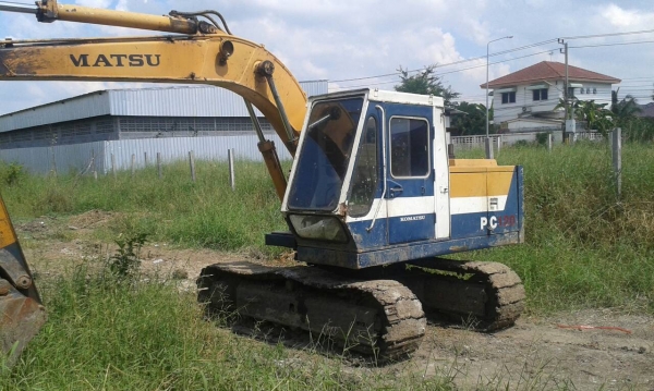 KOMATSU PC120-2  มีแอร์ สภาพดีพร้อมใช้