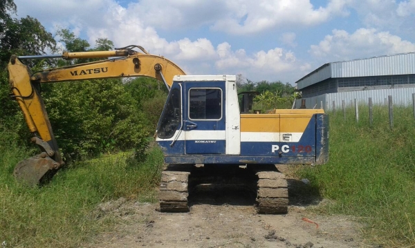 KOMATSU PC120-2  มีแอร์ สภาพดีพร้อมใช้