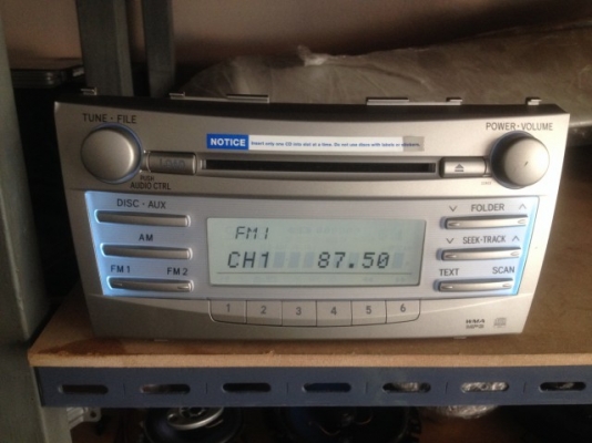 วิทยุเดิม TOYOTA CAMRY เล่นCD MP3 ใส่ได้6เเผ่นสภาพสวยเครื่องเดิมๆไม่เคยเเกะ