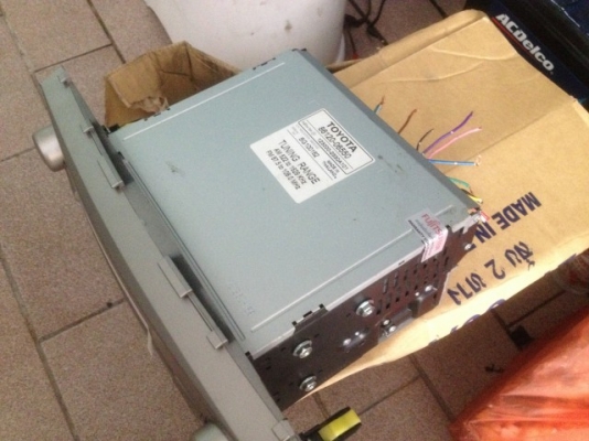 วิทยุเดิม TOYOTA CAMRY เล่นCD MP3 ใส่ได้6เเผ่นสภาพสวยเครื่องเดิมๆไม่เคยเเกะ