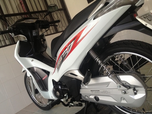 Wave125i โฉมล่าสุด ลายใหม่ สต๊าดมือ วิ่ง9000 ปลายปี56 (ของแถม 4 รายการ)