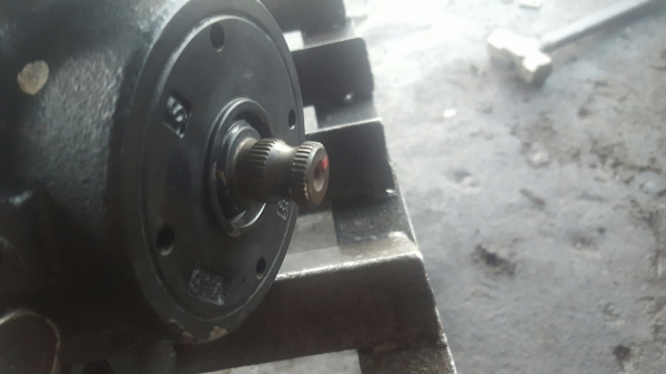 ขายกระปุกพวงมาลัย ISUZU DECA 240(แกนเล็ก) ขายกระปุกพวงมาลัย ISUZU DECA 240(แกนเล็ก)