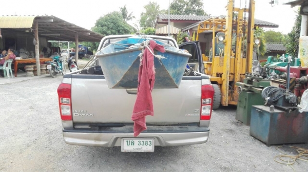 Sell>> เรือแจวโดยสาร สภาพใหม่ เก่าเก็บ ใช้แค่ตอนน้ำท่วมปี 54 รอบเดียว สวยๆครับ!!