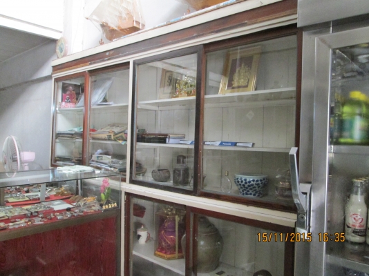 ตู้โชว์ห่วย  สภาพดี  ไม้เต็ม  ร้านค้าเลิกกิจการ   พร้อมจบครับ