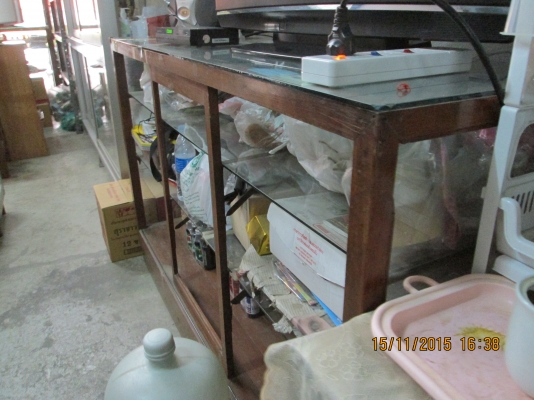 ตู้โชว์กระจก ไม้สัก  สภาพดี  ไม้เต็ม  ร้านเลิกกิจการ   จบครับ