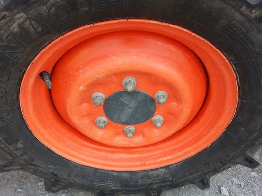 คูโบต้า L3408 4 WD พร้อมใบมีดดันหน้า