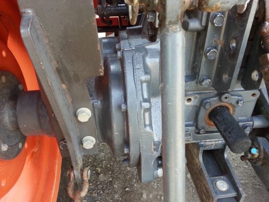 คูโบต้า L3408 4 WD พร้อมใบมีดดันหน้า