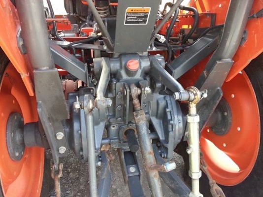 คูโบต้า L3408 4 WD พร้อมใบมีดดันหน้า