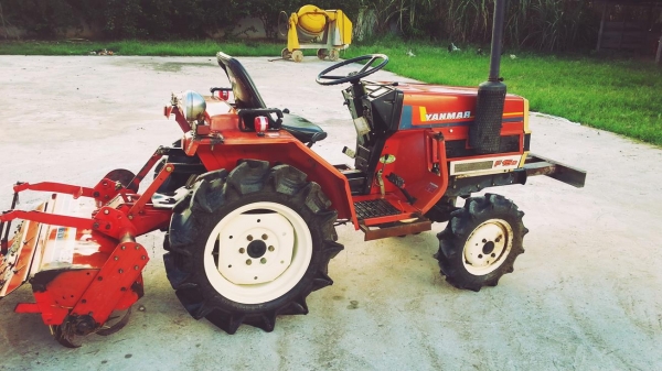 ขายด่วนรถไถยันมาร์เก่านอกสภาพเดิมๆ