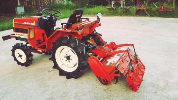 ขายด่วนรถไถยันมาร์เก่านอกสภาพเดิมๆ