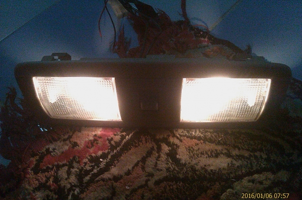 ไฟส่องแผนที่แบบแยกสวิตช์ ซ้าย-ขวา nissan แท้ติดรถ