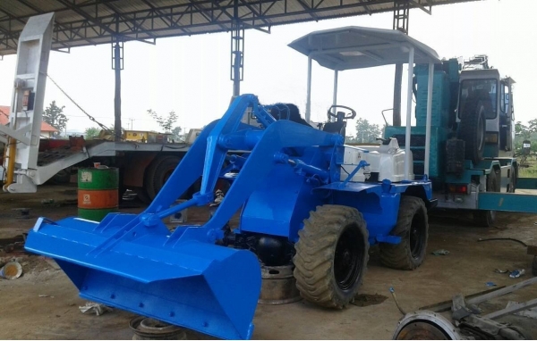 FROM JAPAN รถตักล้อยาง MITSUBISHI WS210 (รุ่นใหม่) ขับเคลื่อน 2 เพลา/เลี้ยวเอว/เกียร์ทอร์ค/คอนโทรลเดี่ยว ราคาเพียง 360,000 บาท สนใจรีบติดต่อ 0819337688