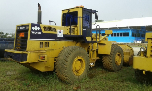 ขายรถตักเอวออ่นWA400-1รถทำงานได้836ชั้วโมงมีเล่มทะเบืยน