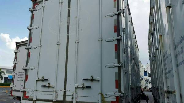 หกล้อ อีซูซุ FTR 200ปี46 บรรทุกตู้แห้ง10บาน ช่วงยาว 7.20ม สภาพดีสวยพร้อมใช้ ทะเบียนพร้อมโอน หกล้อ อีซูซุ FTR 200ปี46 บรรทุกตู้แห้ง10บาน ช่วงยาว 7.20ม สภาพดีสวยพร้อมใช้ ทะเบียนพร้อมโอน