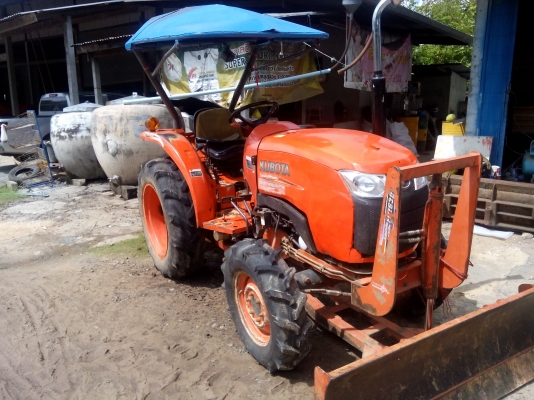 ขาย 255000 บาท รถไถ 36 แรง เล่มทะเบียน 1042 ชม พร้อมอุปกรณ์ 3 อย่าง ดันหน้า ผาน 5 โรตารี่