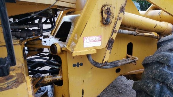 (ยังอยู่)รถตักล้อยางWA100-1 เก๋งตู้...รถสภาพดี รถสวย พร้อมใช้..