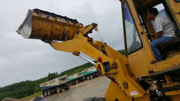 (ยังอยู่)รถตักล้อยางWA100-1 เก๋งตู้...รถสภาพดี รถสวย พร้อมใช้..