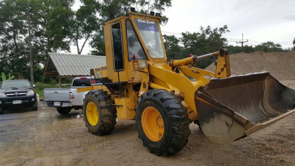 (ยังอยู่)รถตักล้อยางWA100-1 เก๋งตู้...รถสภาพดี รถสวย พร้อมใช้..