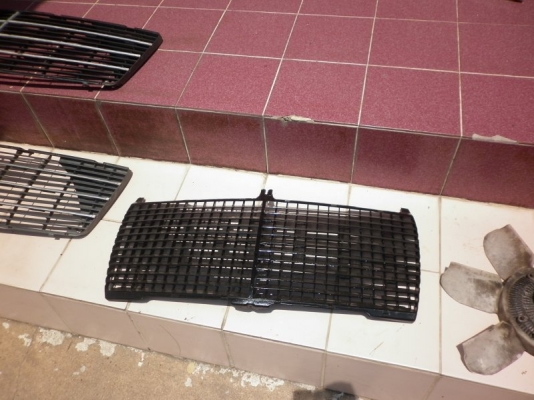 ต้องการขาย ไส้ในกระจังหน้า BENZ W124(Eหน้า),W140