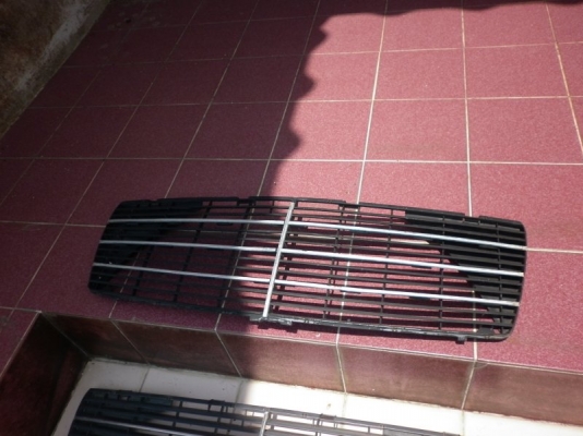 ต้องการขาย ไส้ในกระจังหน้า BENZ W124(Eหน้า),W140