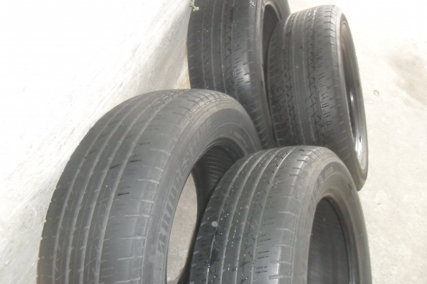 ยาง BRIDGESTONE 215/60R16ปี12 สวยๆ 4 เส้น ราคา 2300 บาท ยาง BRIDGESTONE 215/60R16ปี12 สวยๆ 4 เส้น ราคา 2300 บาท