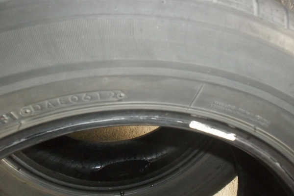 ยาง BRIDGESTONE 215/60R16ปี12 สวยๆ 4 เส้น ราคา 2300 บาท ยาง BRIDGESTONE 215/60R16ปี12 สวยๆ 4 เส้น ราคา 2300 บาท