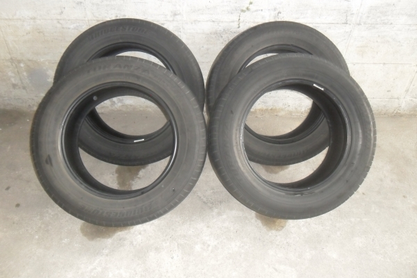 ยาง BRIDGESTONE 215/60R16ปี12 สวยๆ 4 เส้น ราคา 2300 บาท