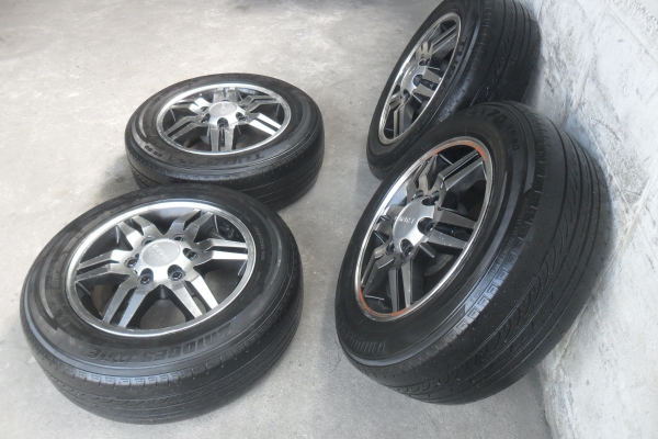 ล้อแม็ก 16นิ้ว 6รู อีซูสุ พร้อมยาง สวยๆ 4 ล้อ ราคา 7400 บาท