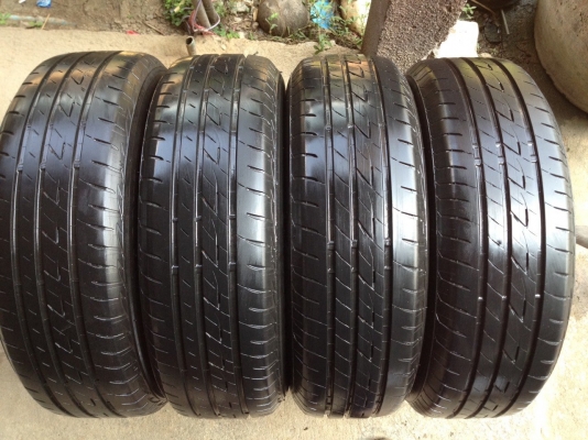 ยางBRIDGESTONE 195 65R15ลงพื้นปี2015สภาพสวยมากดอกเต็มๆ