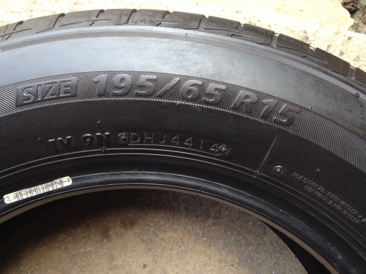ยางBRIDGESTONE 195 65R15ลงพื้นปี2015สภาพสวยมากดอกเต็มๆ ยางBRIDGESTONE 195 65R15ลงพื้นปี2015สภาพสวยมากดอกเต็มๆ