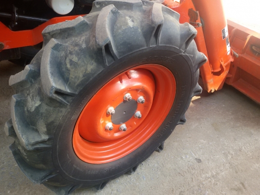 รถไถคูโบต้าL3608แรง พร้อมไช้งาน  ขายใน  ราคา298000บาท รถอยู่วังบัว คลองขลุง กำแพงเพชร    สนใจสอบุถามได้ที่081 3655997 อำพร  พาเจริญ  ราคาต่อรองได้อีกนะครับ