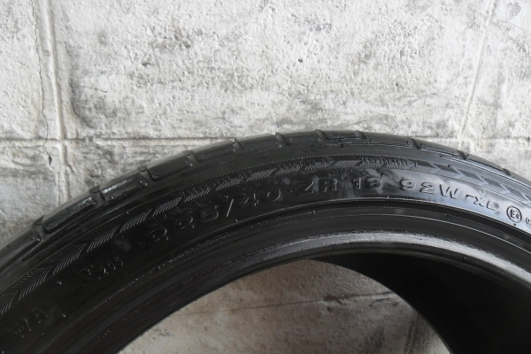 ยาง 225/40ZR18ปี12 สวยๆ 1 คู่ ราคา 1500 บาท