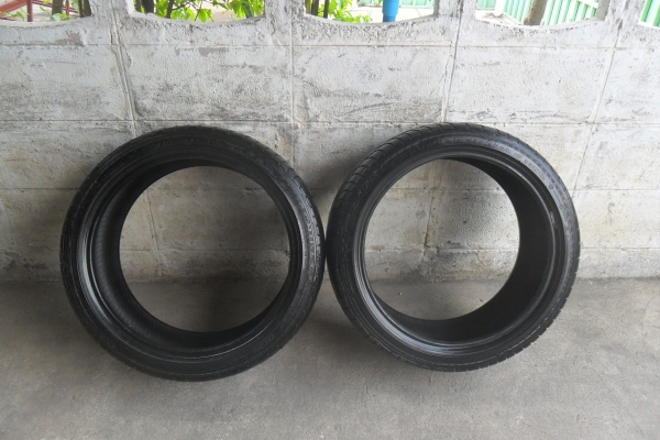 ยาง 225/40ZR18ปี12 สวยๆ 1 คู่ ราคา 1500 บาท