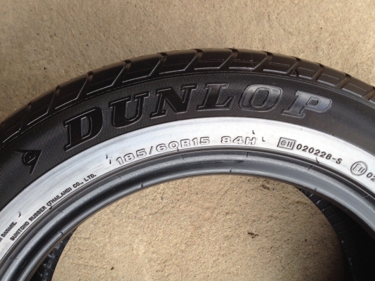 ยางDUNLOP 185 60R15 ปี2015สภาพสวยดอกเยอะมากใช้ได้อีกนาน ยางDUNLOP 185 60R15 ปี2015สภาพสวยดอกเยอะมากใช้ได้อีกนาน