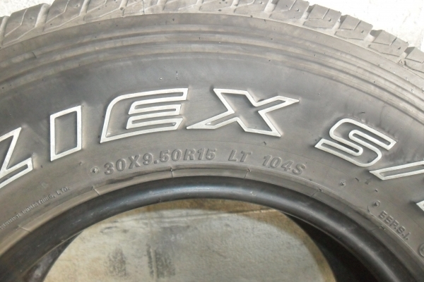 ยาง Falken 30x9.50R15ปี10 สวยๆ 1 คู่ ราคา 1700 บาท