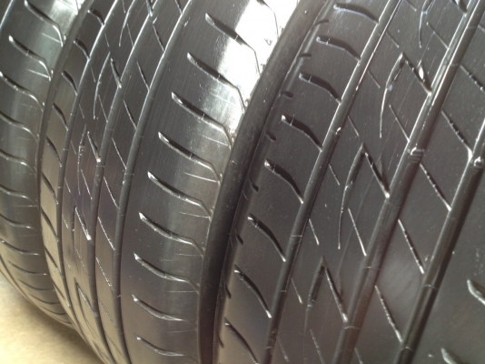 BRIDGESTONE 185 60R15 ปี2014 สภาพสวยดอกเยอะมากใช้ได้อีกนาน