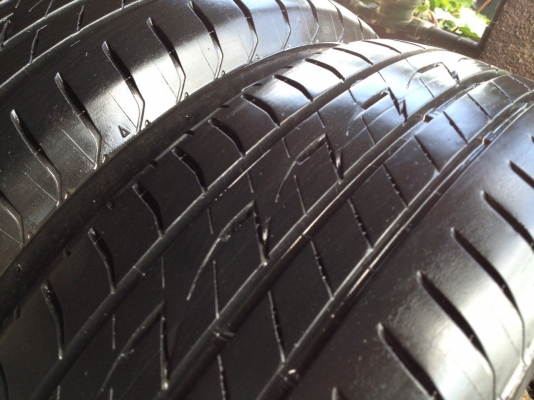 BRIDGESTONE 185 60R15 ปี2014 สภาพสวยดอกเยอะมากใช้ได้อีกนาน
