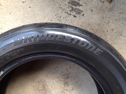 BRIDGESTONE 185 60R15 ปี2014 สภาพสวยดอกเยอะมากใช้ได้อีกนาน