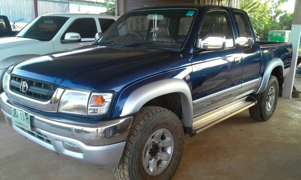 TOYOTA 3.0D4D โฟวีลแท้ปี 47 รถสวยพอใช้ สีเดิมอาบมาแล้ว