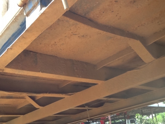 กระบะเหล็ก 10 ล้อยกลงจากHINO KT