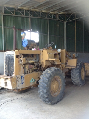 +++ ขายรถตักล้อยาง  CAT 910   (รถสภาพดี  พร้อมใช้ )  มี  2  คันครับ  ราคา  คันละ  375,000.-  บาท ครับ