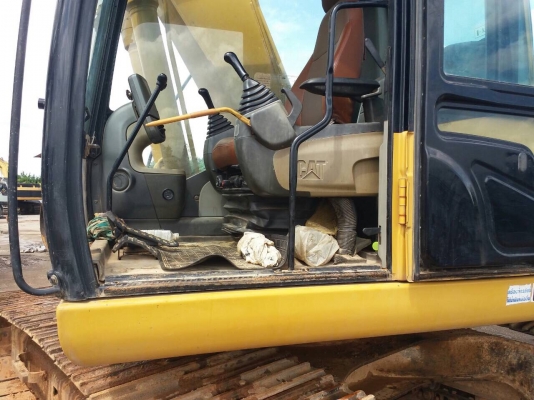 รถขุดCAT320D...15609 ชม.   เล่มทะเบียนพร้อม ไม่ขาด. รถสภาพดี. สวย..