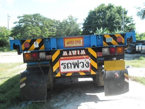 ขายด่วน!!! หางพื้นเรียบ 3 เพลา ยี่ห้อพนัสมาวิน (มีระบบยกล้อ) -- สนใจติดต่อ คุณตั้ม 081-9512529