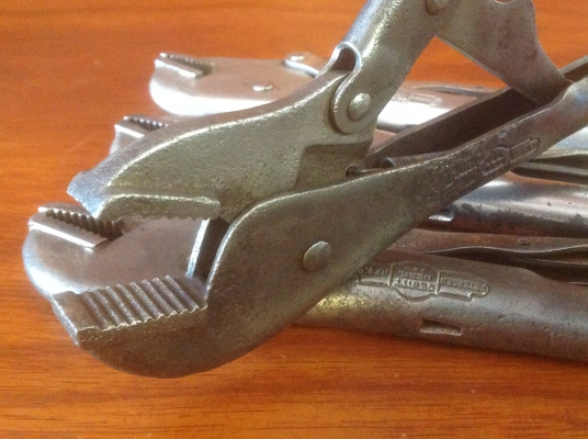 ขายคีมล็อค Vintage Petersen Vise Grip 10R สามแถวหายาก มือจับ และโลโก้คมๆ ชัดๆ ทุกตัว ขายตัวละ